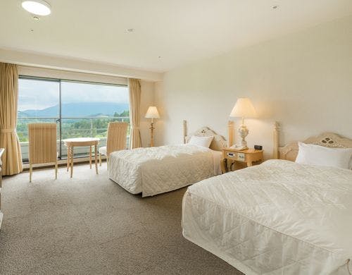 *【洋室（ツインルーム）】ゴルフ場側