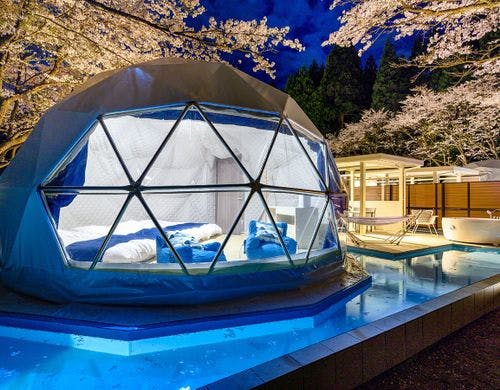 ・アクア外観 水面が優雅な時間を演出