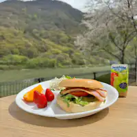 อาหารเช้าแบบตะวันตกพื้นฐาน (รวมอยู่ในทุกแผนที่รวมอาหาร)