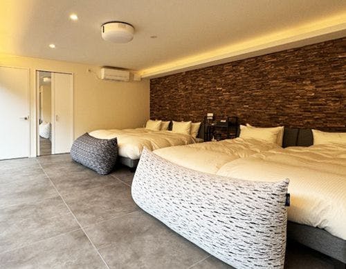 シングルベッド4台となります。