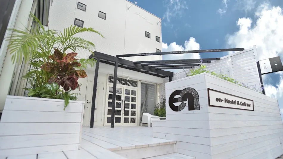 en- Hostel & Cafe Bar