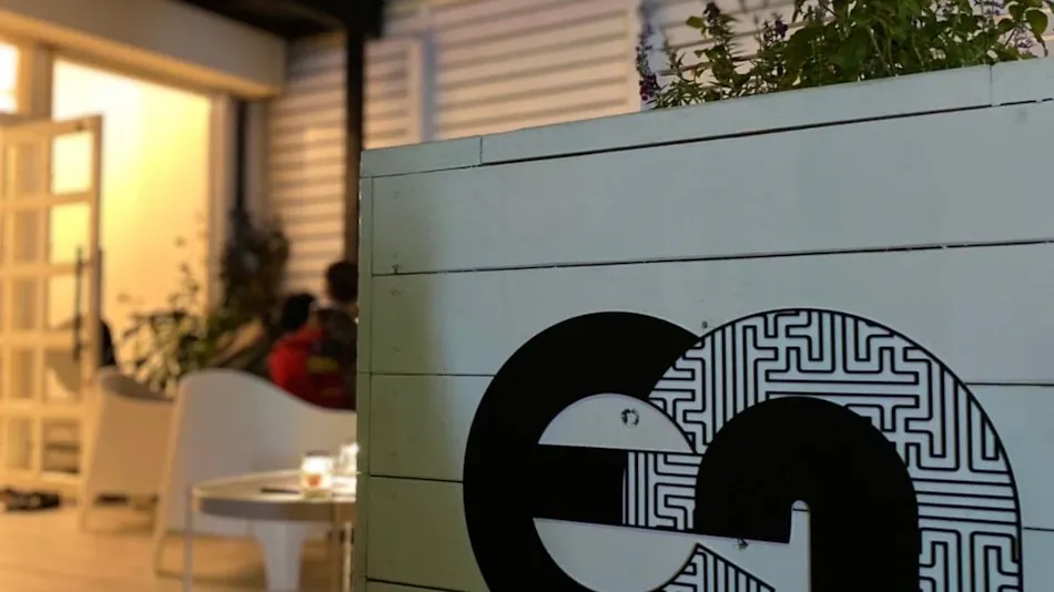 en- Hostel & Cafe Bar