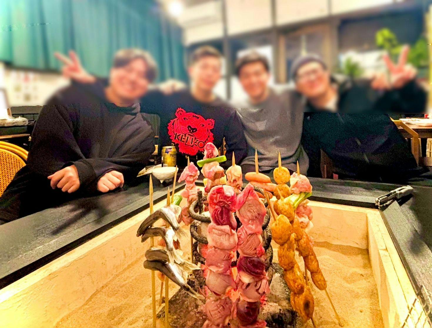 ย่างวัตถุดิบที่ชื่นชอบบนเตาถ่านในเตาอิโรริ