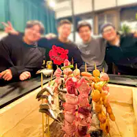 ย่างวัตถุดิบที่ชื่นชอบบนเตาถ่านในเตาอิโรริ