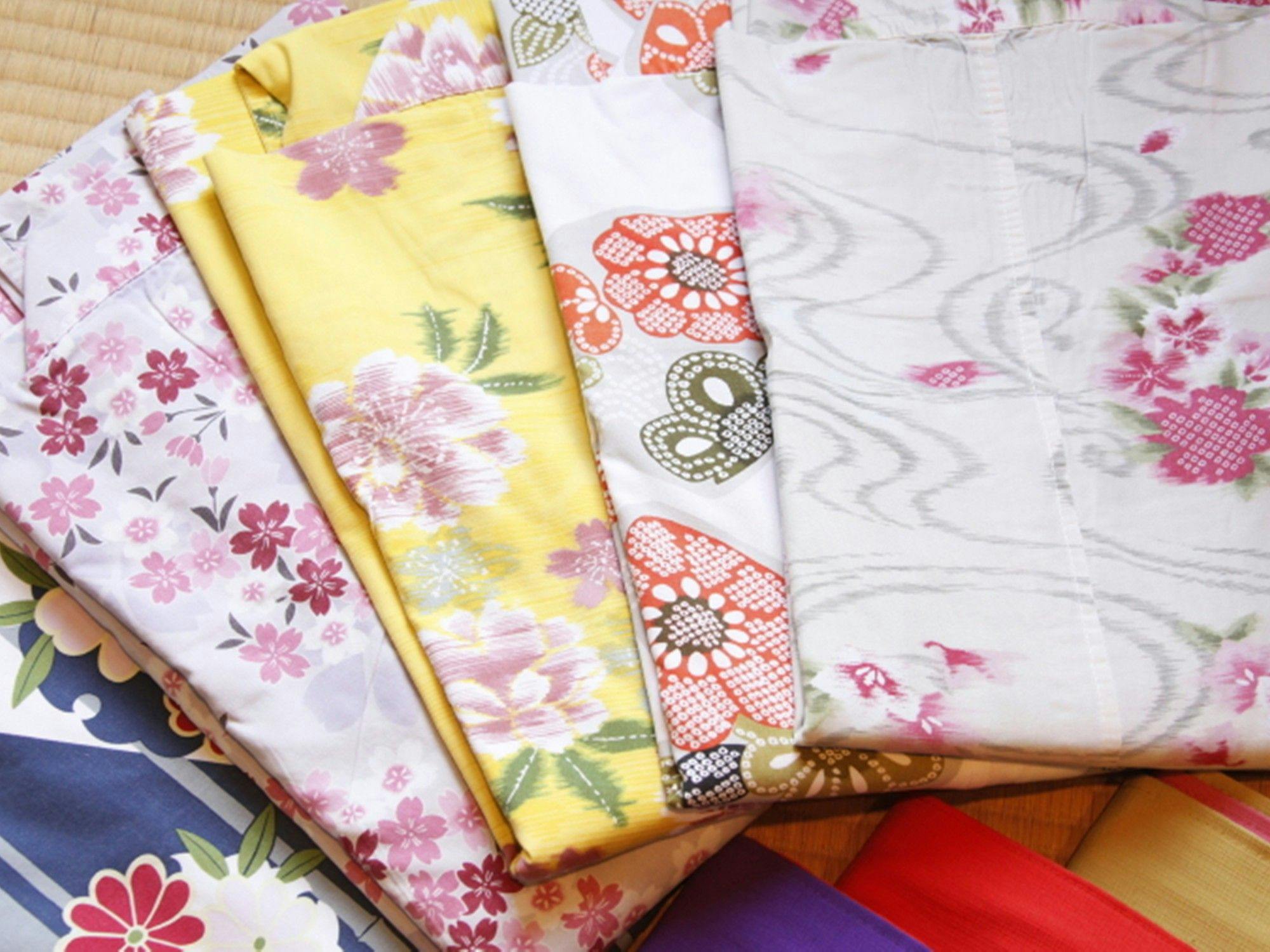 คุณสามารถเลือกชุดยูกาตะสีสันจาก 10 แบบ