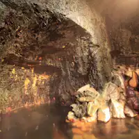 【อ่างอาบน้ำในถ้ำ】อ่างอาบน้ำในถ้ำที่มีน้ำแร่เนียนนุ่ม.