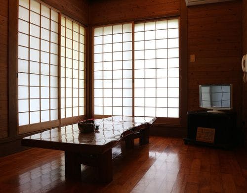 【２階建てケビン】１階スペース。