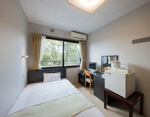 【洋室シングル客室一例】バス・トイレ付。