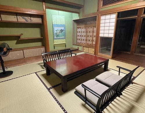 1階和室8帖＋周り縁＋庭園ビュー