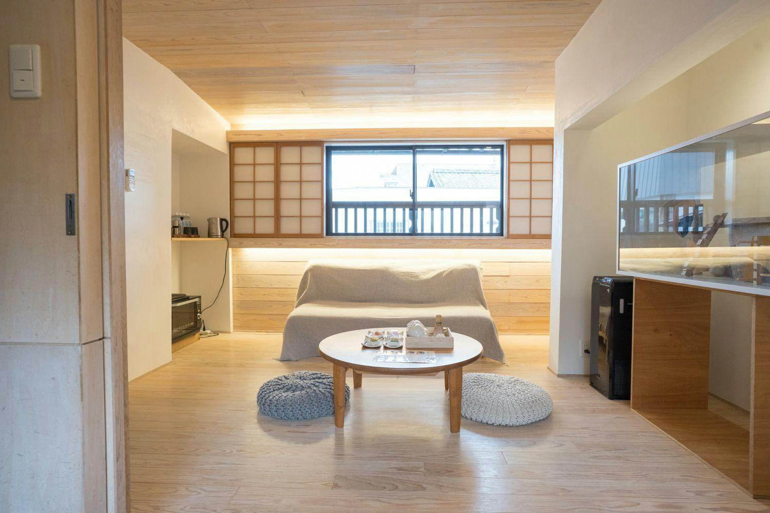 คุณสามารถผ่อนคลายบนโซฟากว้างขวางได้