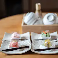 ยินดีต้อนรับด้วยมัทฉะและขนมญี่ปุ่น