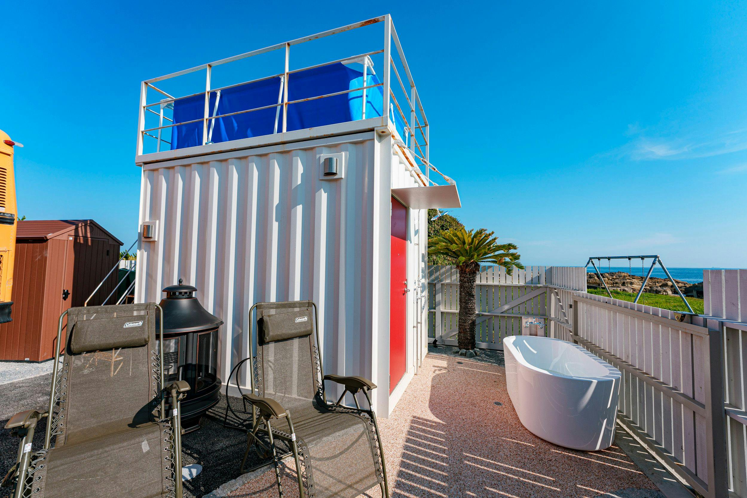 ระเบียงที่มองเห็นทะเลได้อย่างชัดเจน