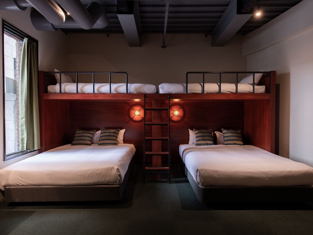 กลุ่มห้องใต้หลังคาขนาดกลาง/ห้องน้ำรวม