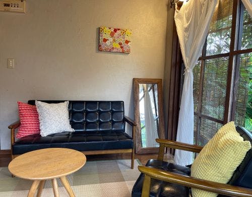 ソファと椅子はカリモク家具