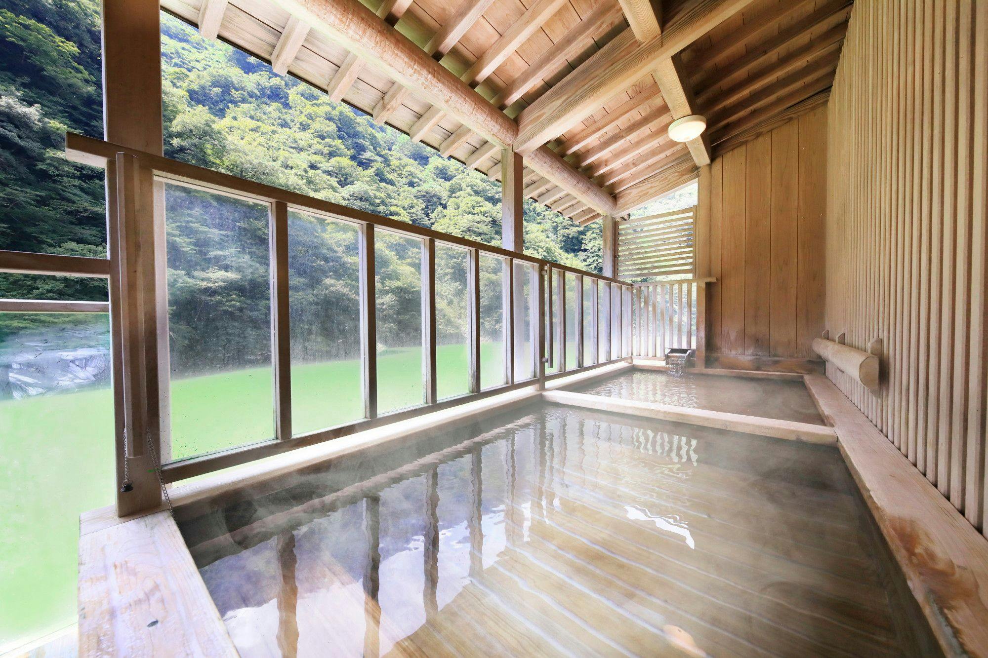 남성 테라스 목욕입니다.