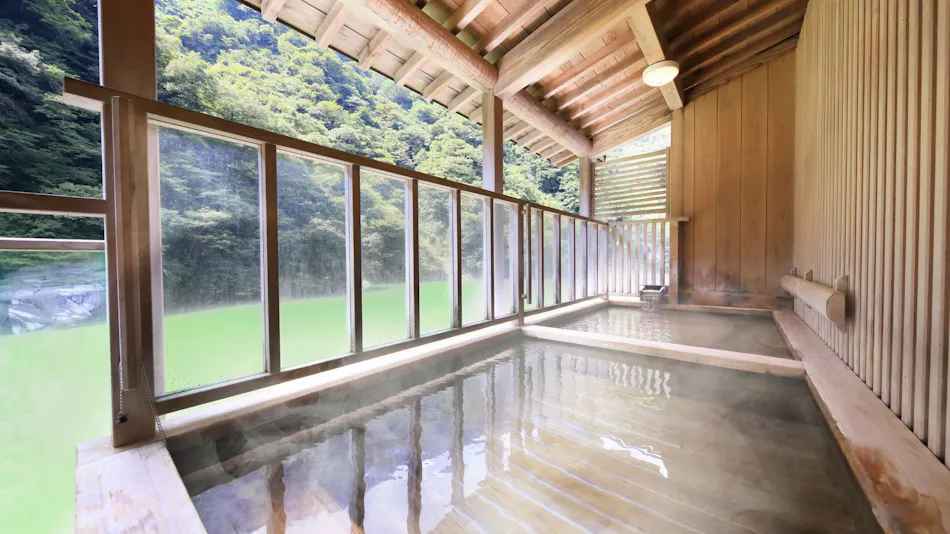 Omaki Onsen: A Secluded Hot Spring Inn Accessible by Boat
