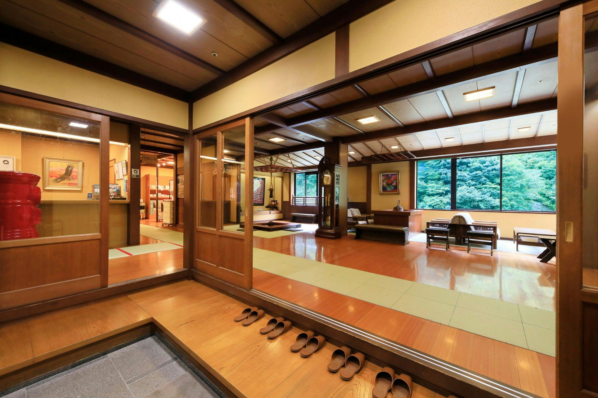 Omaki Onsen: A Secluded Hot Spring Inn Accessible by Boat