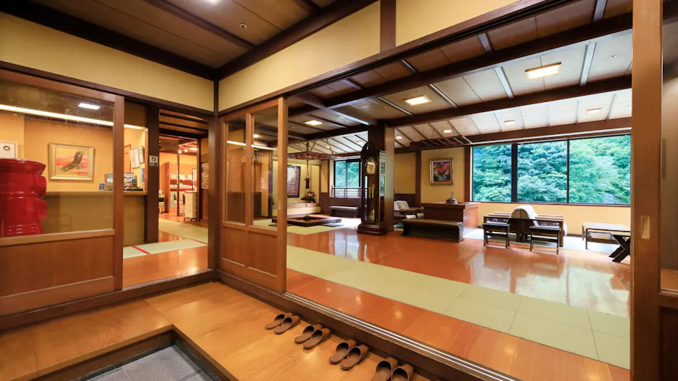 Omaki Onsen: A Secluded Hot Spring Inn Accessible by Boat