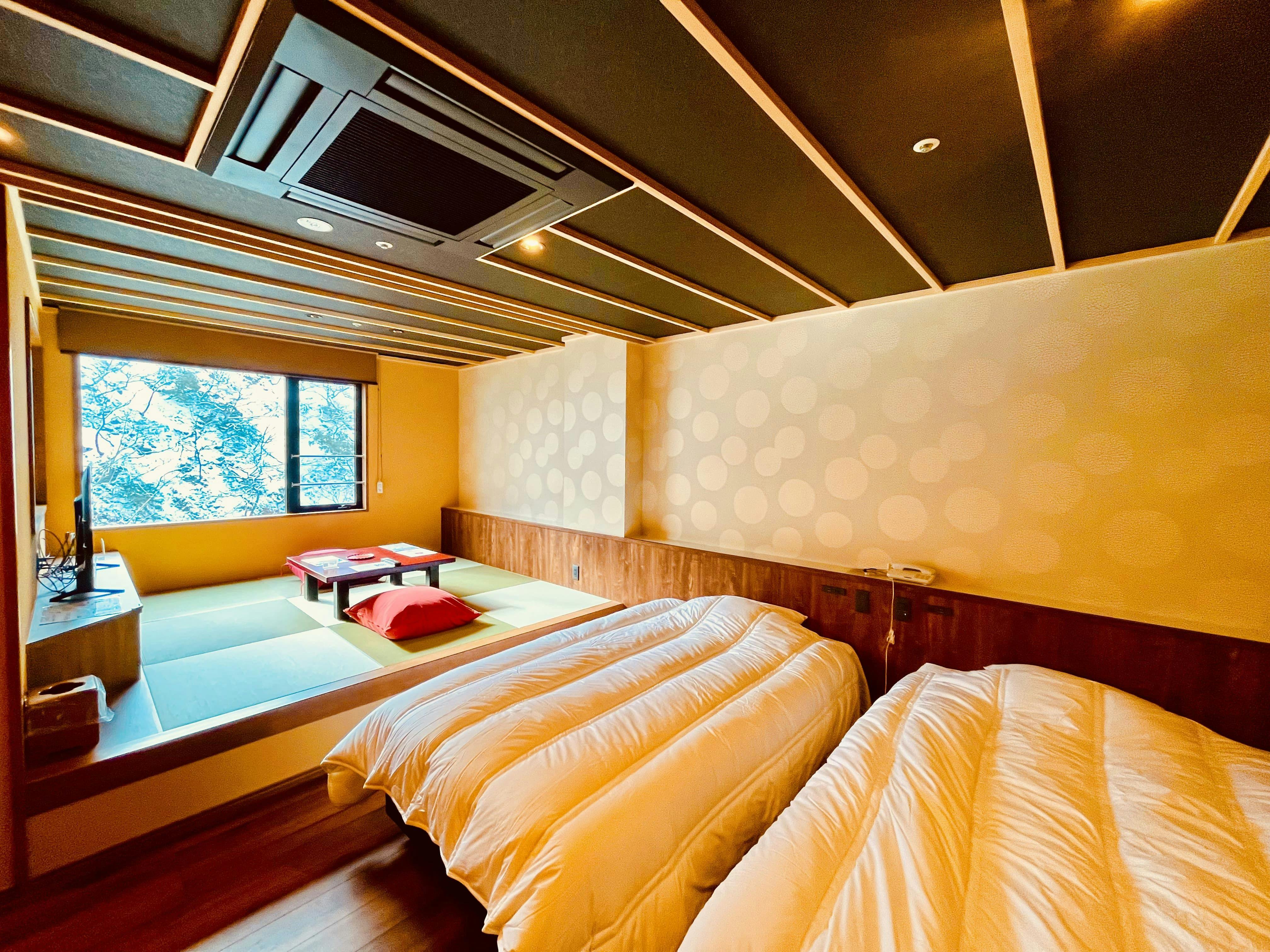 Omaki Onsen: A Secluded Hot Spring Inn Accessible by Boat