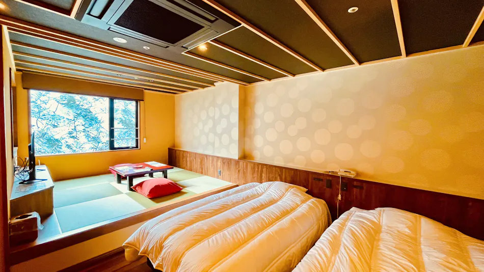 Omaki Onsen: A Secluded Hot Spring Inn Accessible by Boat