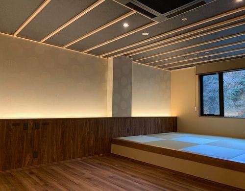 露天風呂付き和洋室の内装写真です。