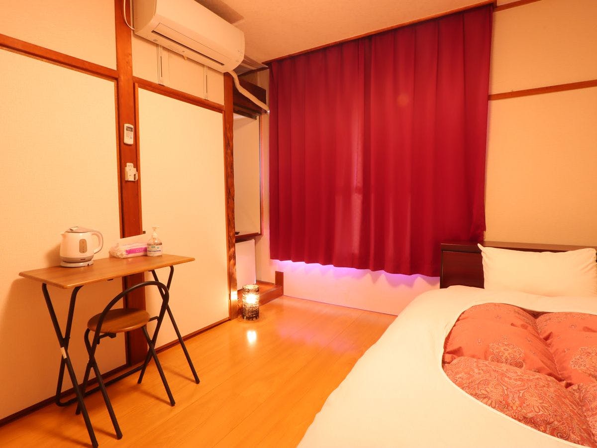 ห้องเดี่ยว [พร้อมฝักบัว ห้องน้ำ อ่างล้างหน้า]