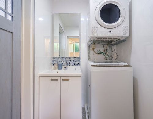 201号室　洗面台　ランドリーエリア