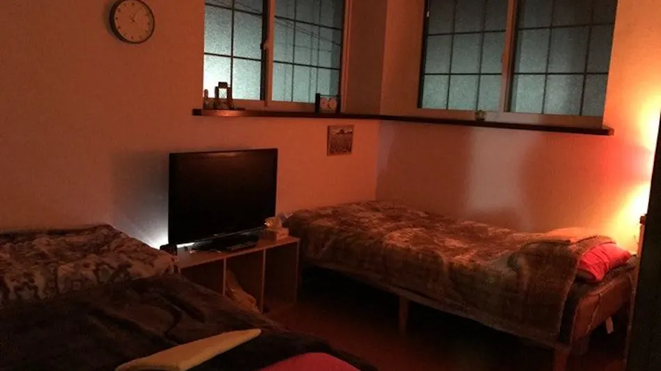 Cat-filled Guesthouse the Misato Kinen Kan