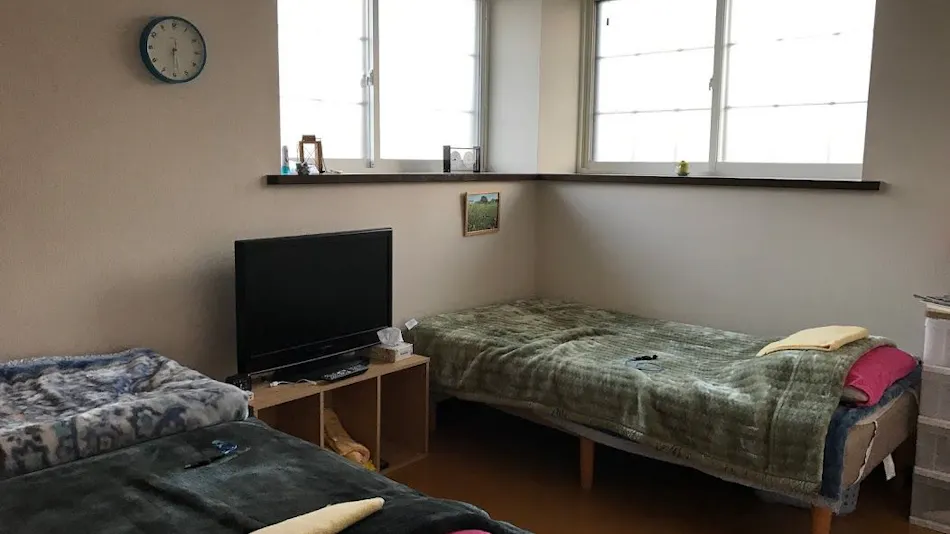 Cat-filled Guesthouse the Misato Kinen Kan