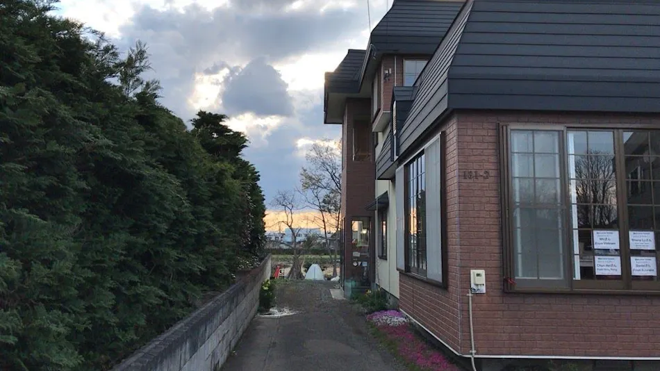 Cat-filled Guesthouse the Misato Kinen Kan