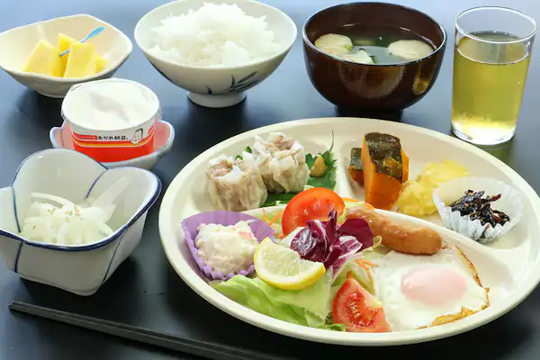 #【Bữa sáng mẫu】Ăn đầy đủ để nạp năng lượng.