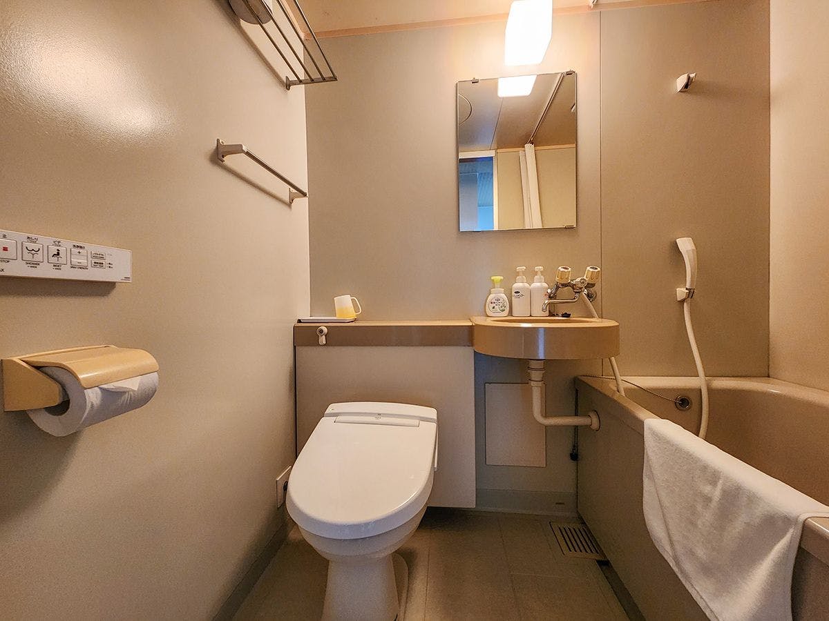 Tất cả các phòng đều có bồn tắm và nhà vệ sinh Washlet.