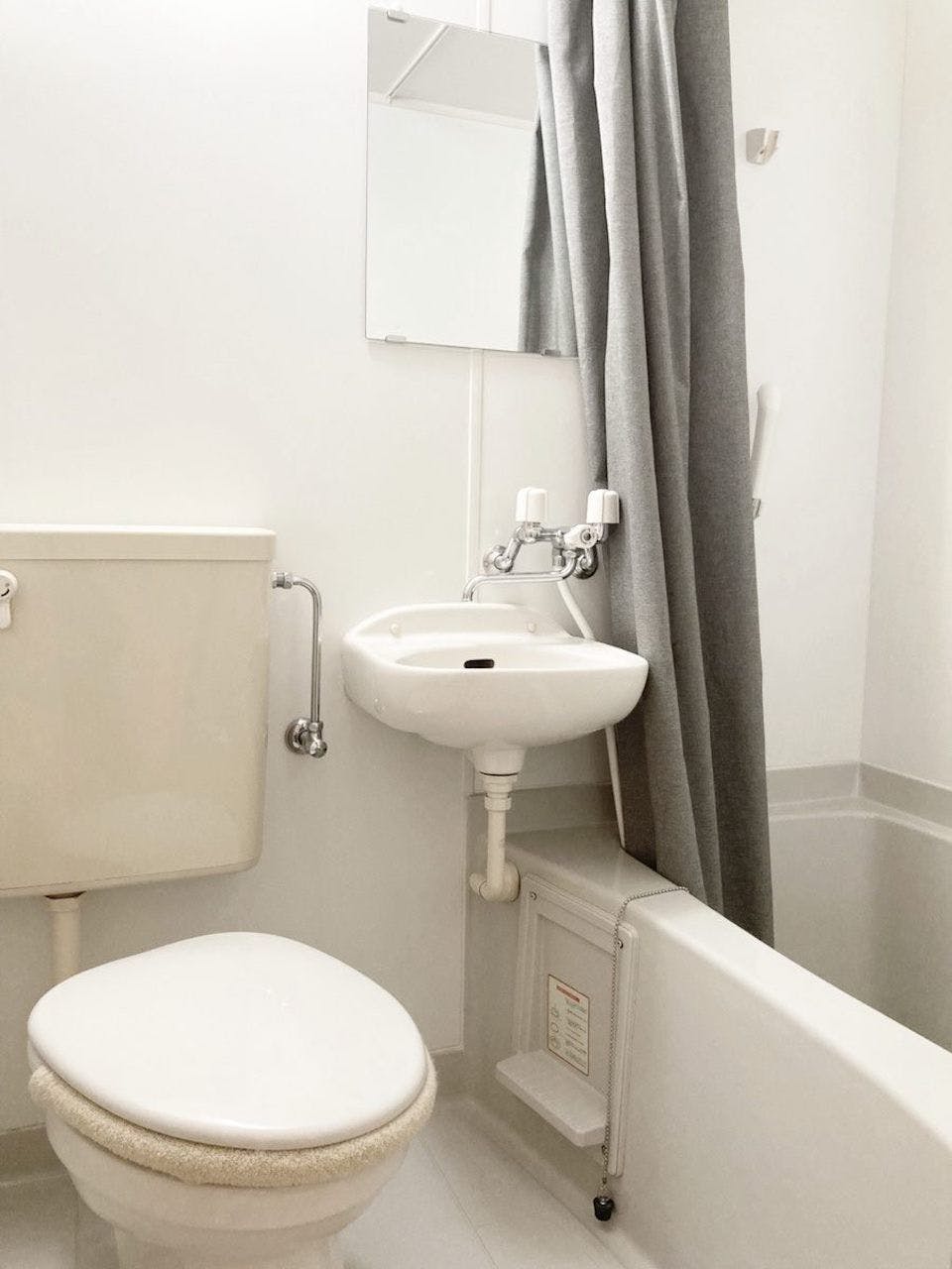 Kamar mandi dan toilet gabungan