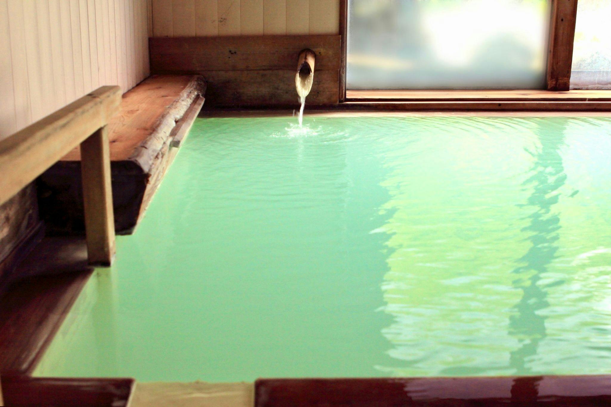 노리쿠라 온천, 유백색의 실내탕