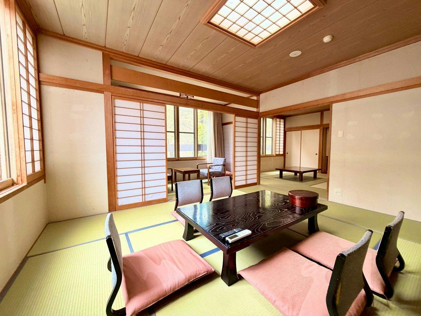 서관 18첩~22첩 + 툇마루가 있는 2칸 연결된 일본식 다다미 방