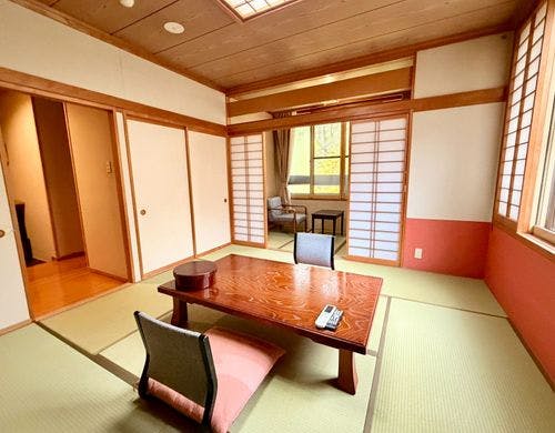 西館　和室8畳＋縁