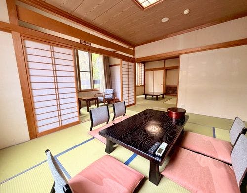 2間続きの和室　西館18畳～22畳＋広縁