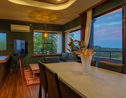 ＜ダイニング＞