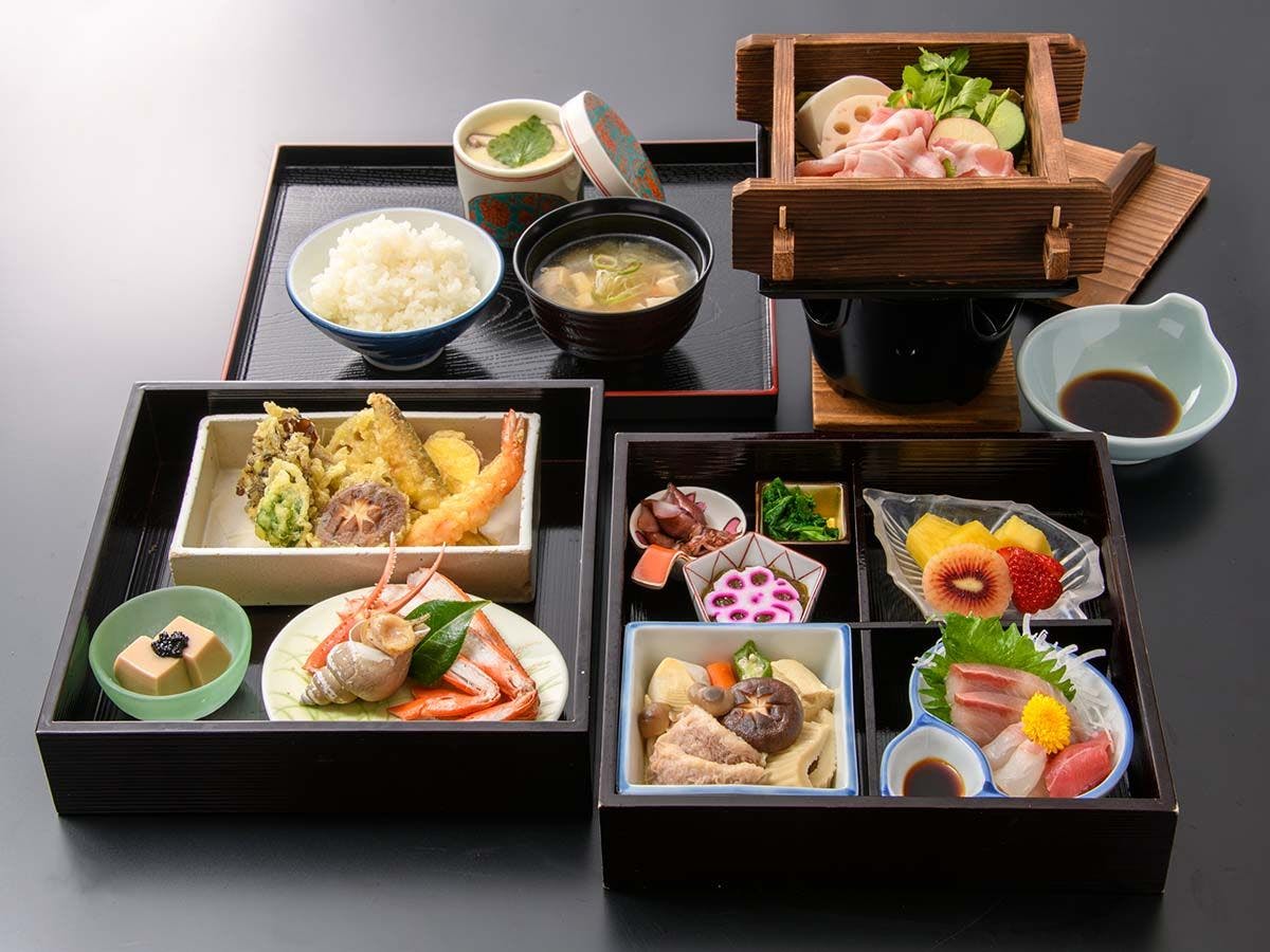 ตัวอย่างอาหารนึ่งในลังถึง ※รูปภาพใช้เพื่อประกอบการอ้างอิงเท่านั้น