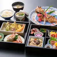 Contoh bento dengan ikan nodoguro panggang seekor ※Gambar adalah untuk ilustrasi sahaja