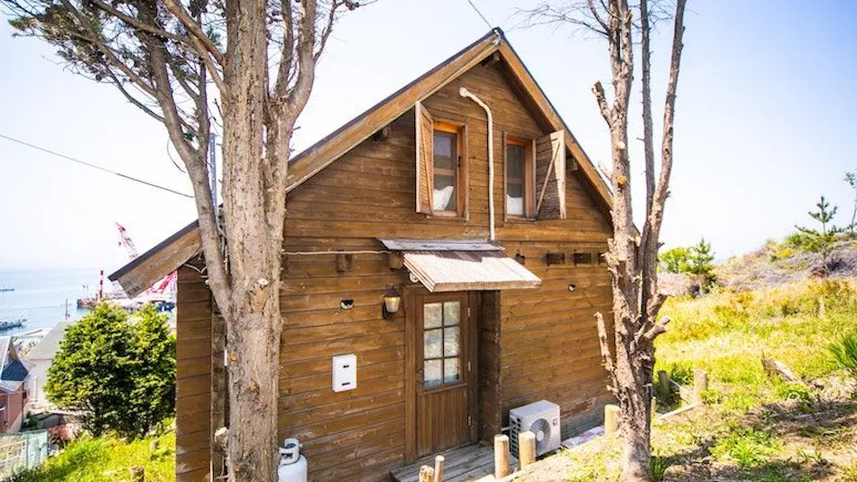 Awaji Seaside Log House in Goshiki