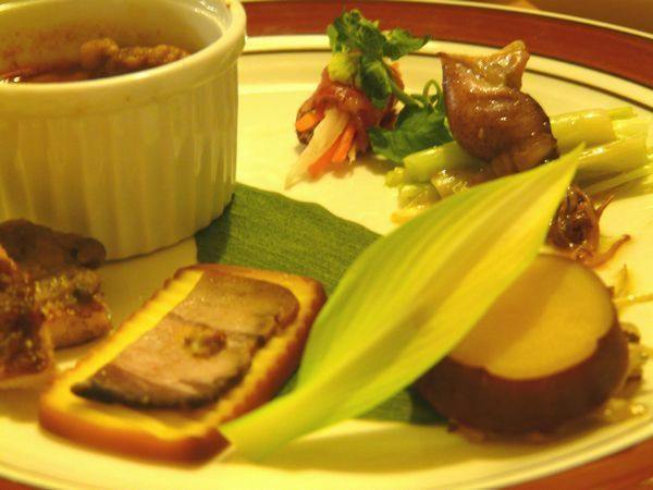 Accommodation with Delicious Food and Drinks YES・NO