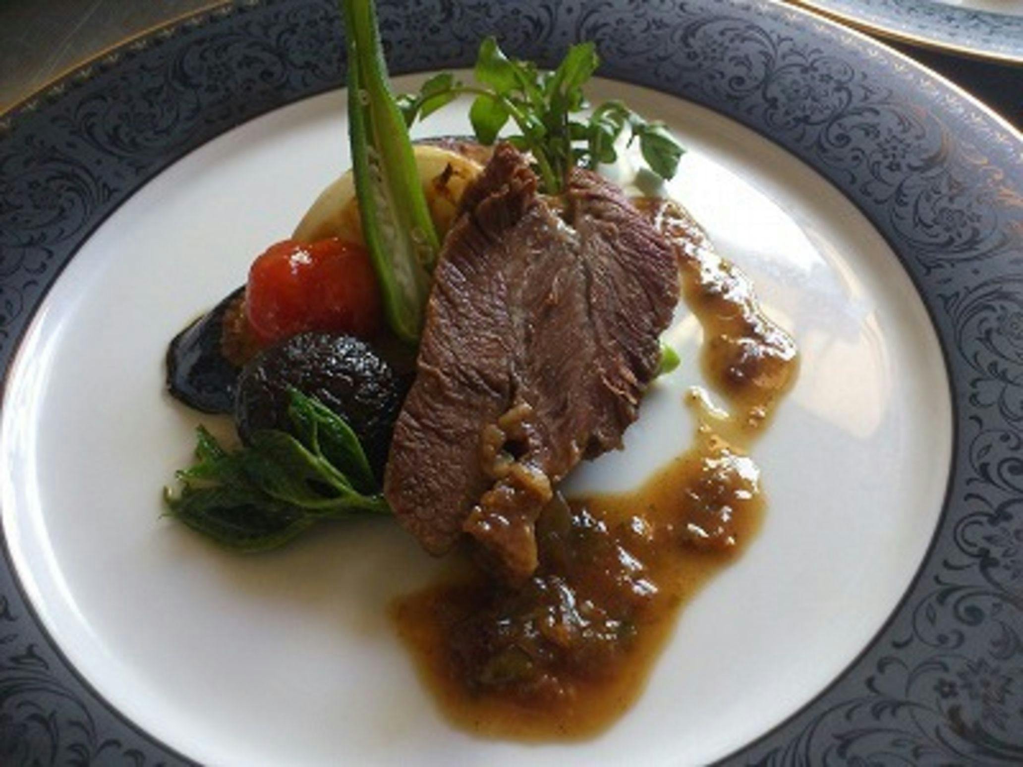 แก้มเนื้อฮิดะตุ๋นเบียร์