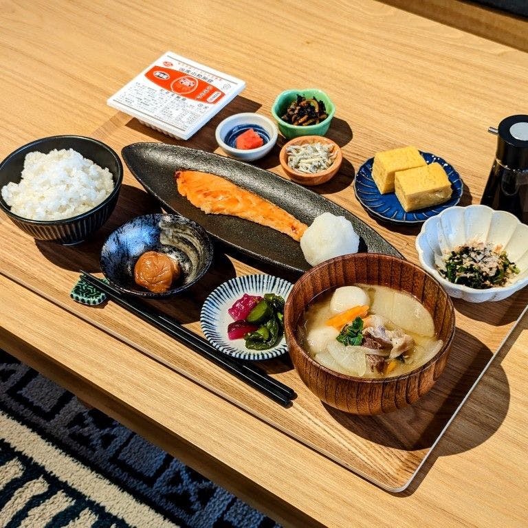 อาหารเช้าจะเสิร์ฟบนถาด