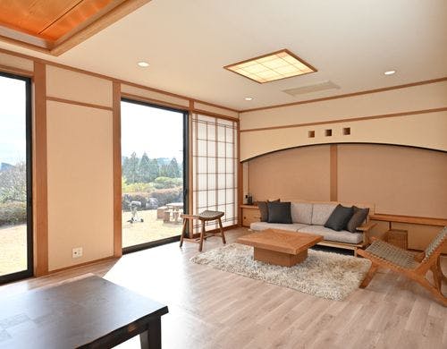 12帖の広さを持つリビングルームです