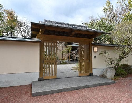 12帖の広さを持つリビングルームです