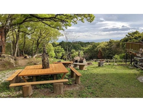 森の中のテーブル、ブランコう