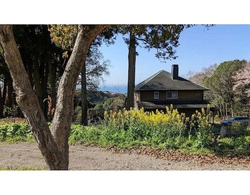 ロッジ前駐車場