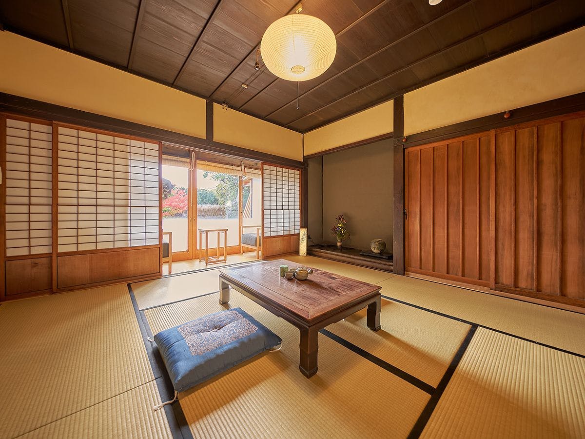 Himeji Castle’s back parlor-like　400-year-old inn ”Tetsu-juro”（former Oguni’s residence)