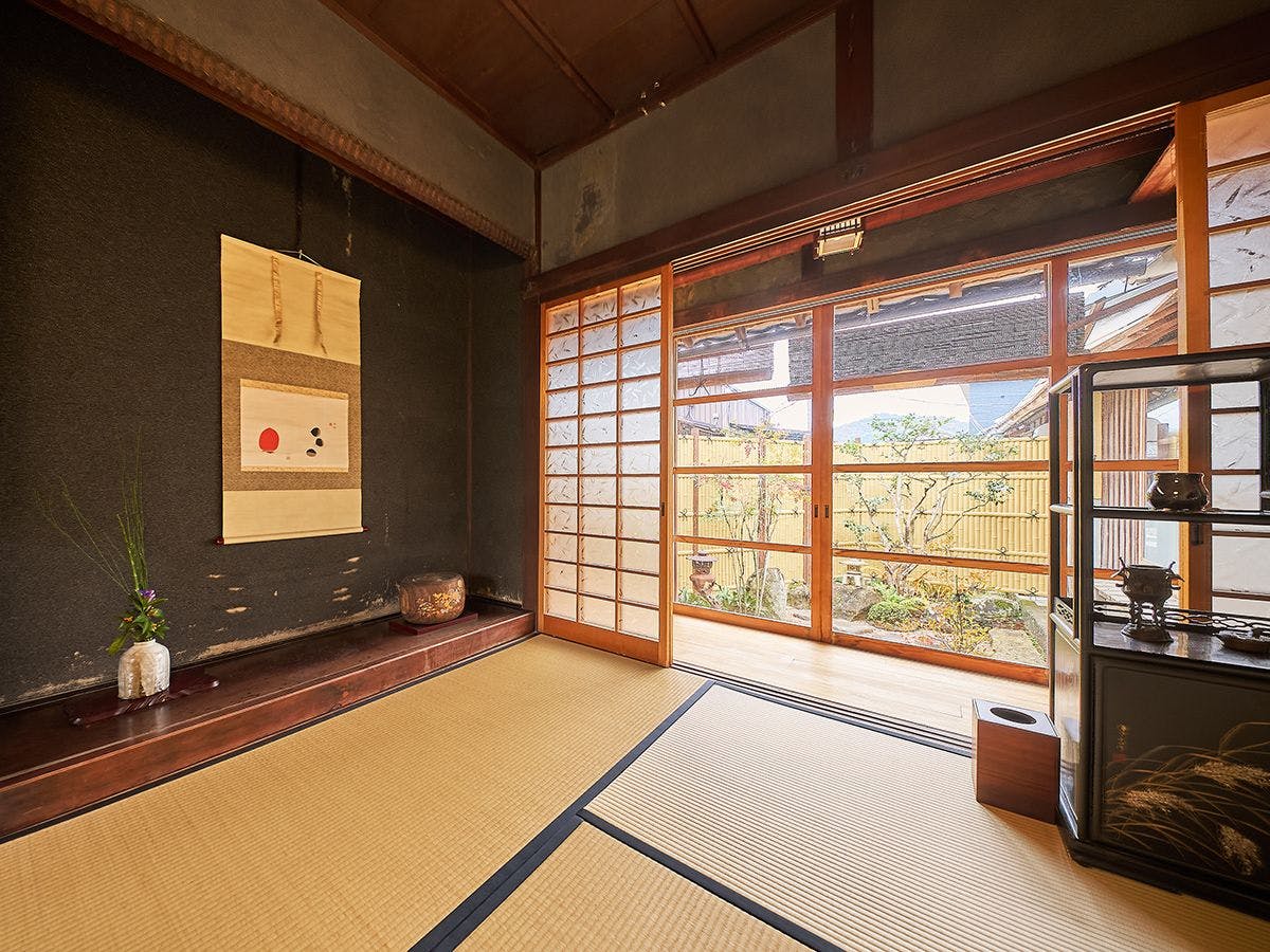 Himeji Castle’s back parlor-like　400-year-old inn ”Tetsu-juro”（former Oguni’s residence)